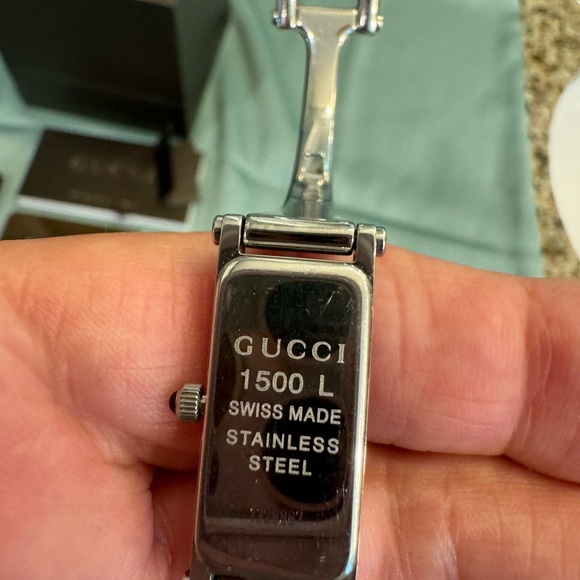 Authentic Gucci Watch 1500L Silver - Picture 5 of 8